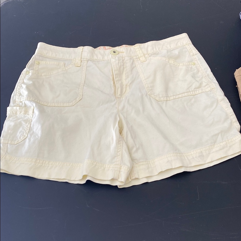 Women's Cream Shorts
